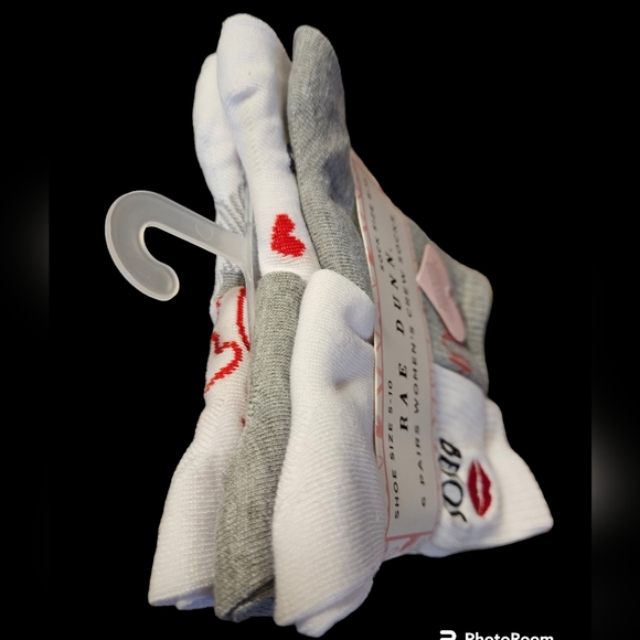 Rae Dunn Women's Love socks NWT - Picture 4 of 6